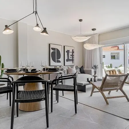 Super Stylish In Fantastic Location 아파트 *