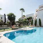 Super Stylish In Fantastic Location *